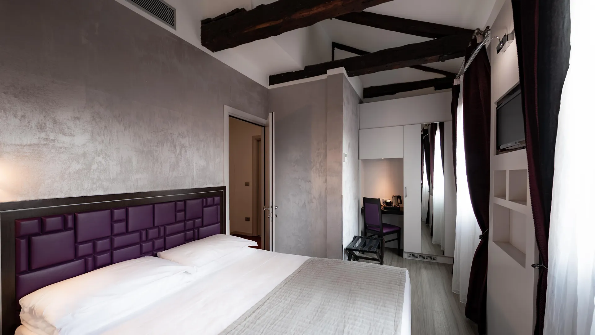 Hotel Paganelli Venice 3*,  Italy